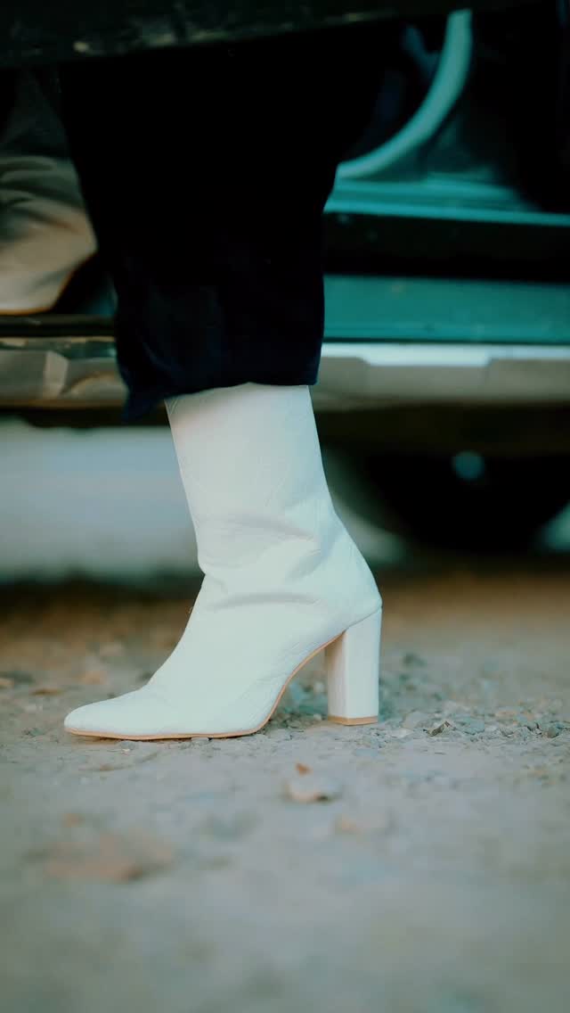 高跟 粗跟 白蓝色 浅薄雾蓝 玻璃蓝 尖头 皮革  - VALI鞋履AI设计主图