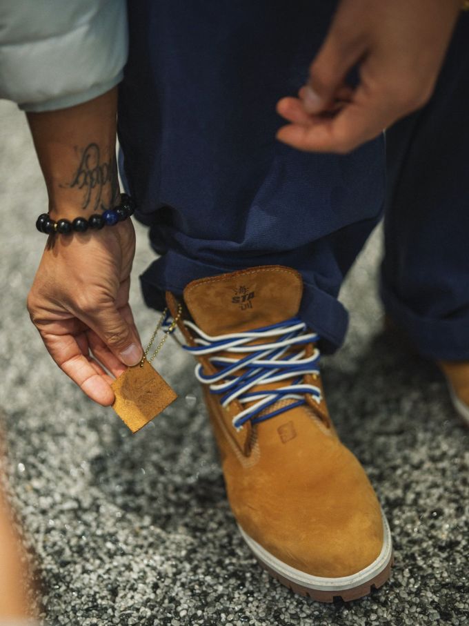 沙漠棕榈色 蓝黑色 摩纳哥蓝 圆头 系带 皮革 