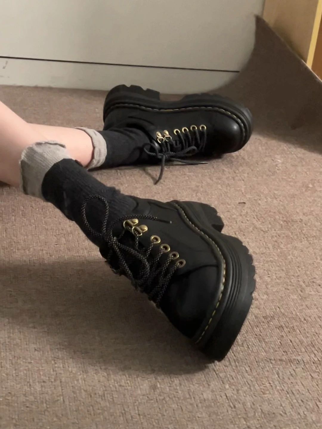 陨石色 鹪鹩色 水壶色 圆头 系带 皮革  - VALI鞋履AI设计主图