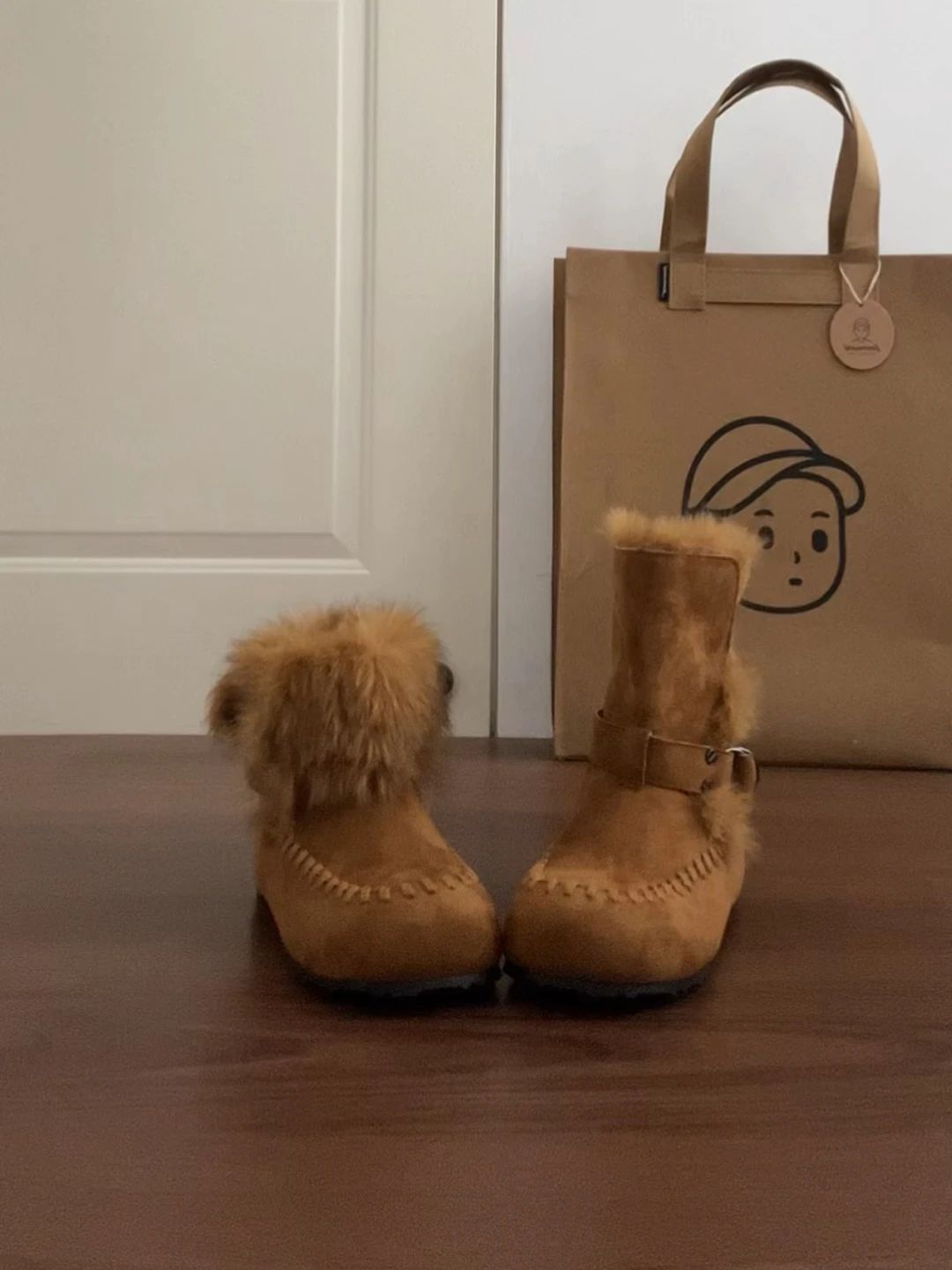  - VALI鞋履AI设计主图