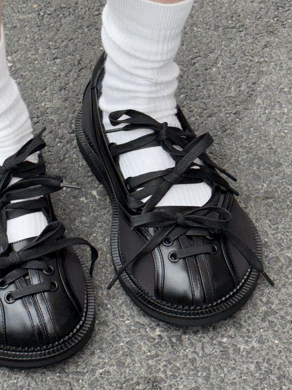 燕尾服 古裙衬 亮白色 圆头 低帮 系带 皮革  - VALI鞋履AI设计主图