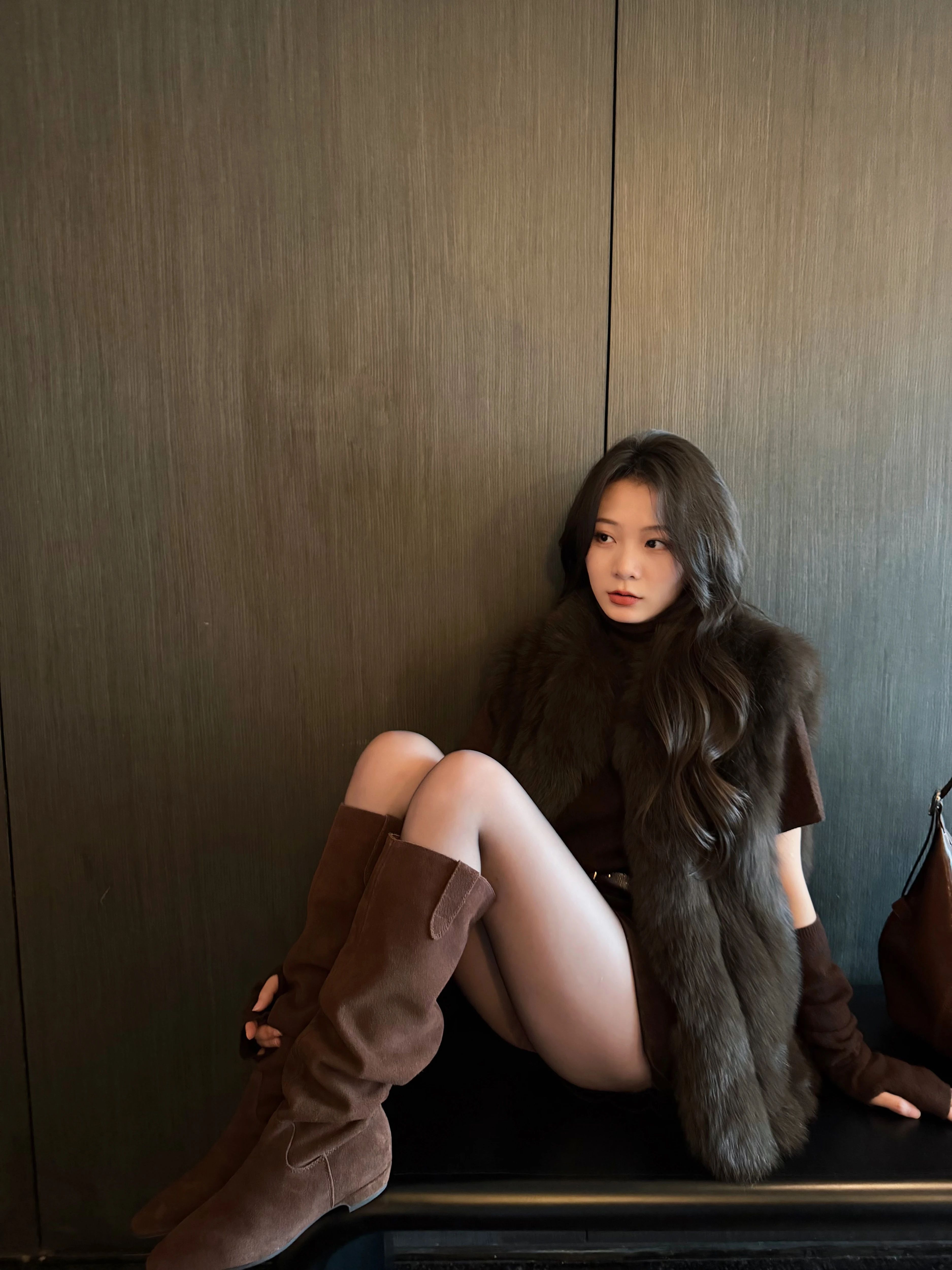 皮草面料 A型 立领 无袖 咖啡褐色 鳇鱼色 橄榄黑  - VALI鞋履AI设计主图