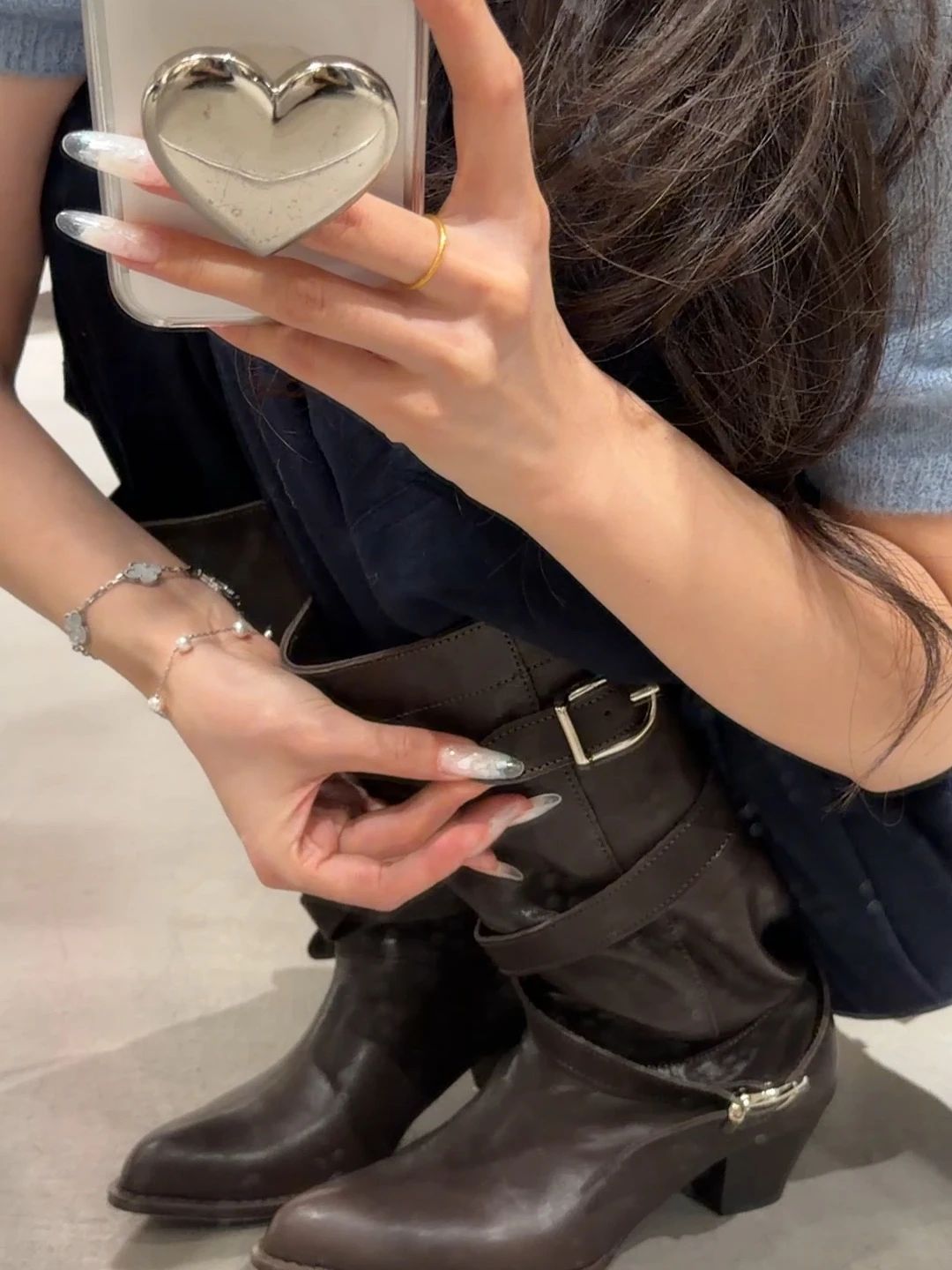 粗跟 陨石色 棕灰色 巧克力棕 尖头 袢扣 皮革  - VALI鞋履AI设计主图