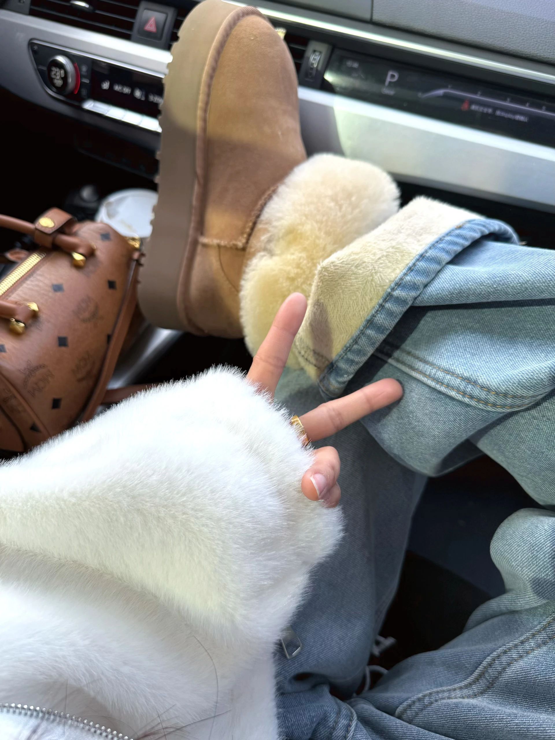 雕饰 胡桃派 烟草色 绒毛/绒面  - VALI鞋履AI设计主图