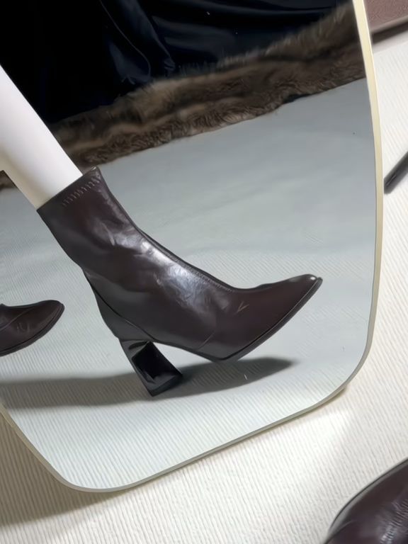 中跟 粗跟 漆黑 浓咖啡色 林荫大道 尖头 皮革 