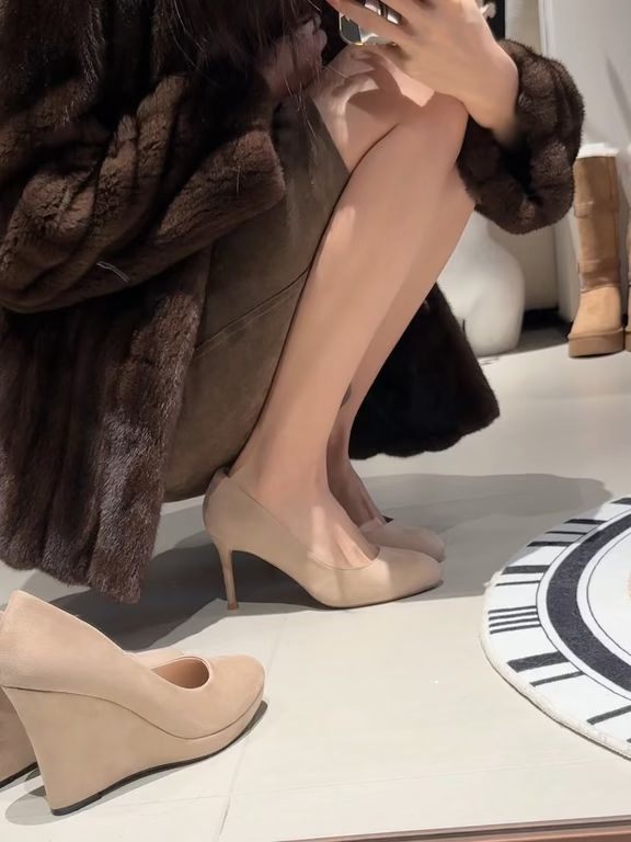 高跟 坡跟 沙砾色 炒杏仁色 榛子 低帮 皮革 