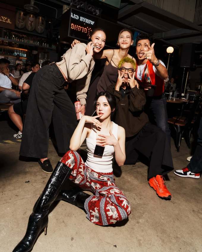 牛仔面料 不对称 基础袖 陨石色 咖啡褐色 