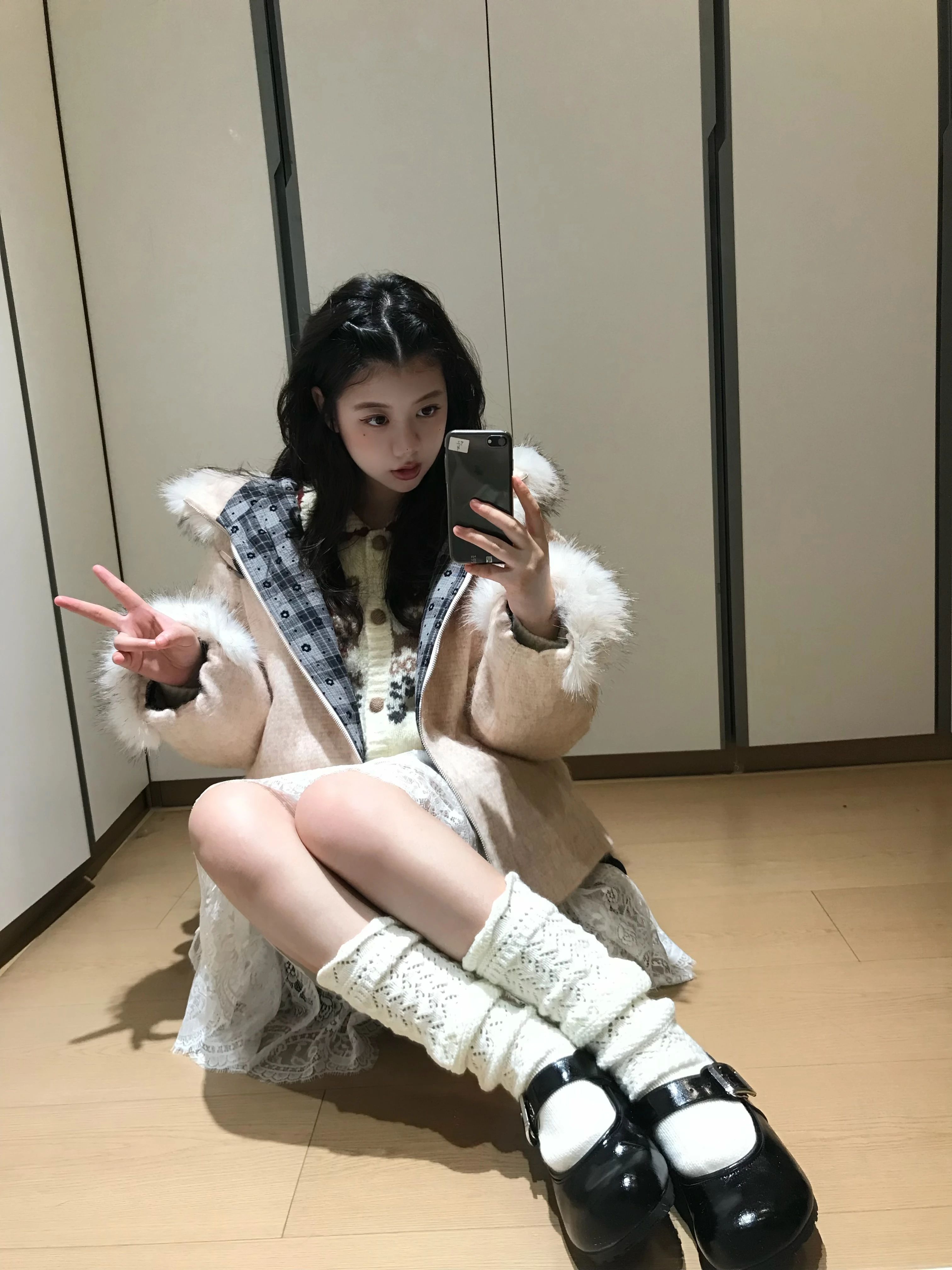 呢绒 翻领 中长袖 裘毛袖 满印&循环 边缘装饰 钟乳石 阿芬宾舍犬 板岩黑 毛条 基础扣饰  - VALI鞋履AI设计主图