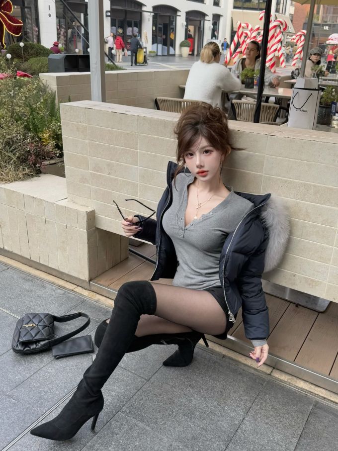 防护功能 绗缝 暗深蓝黑色 教堂尖顶 灰白色 基础扣饰 基础拉链 芭蕾风 