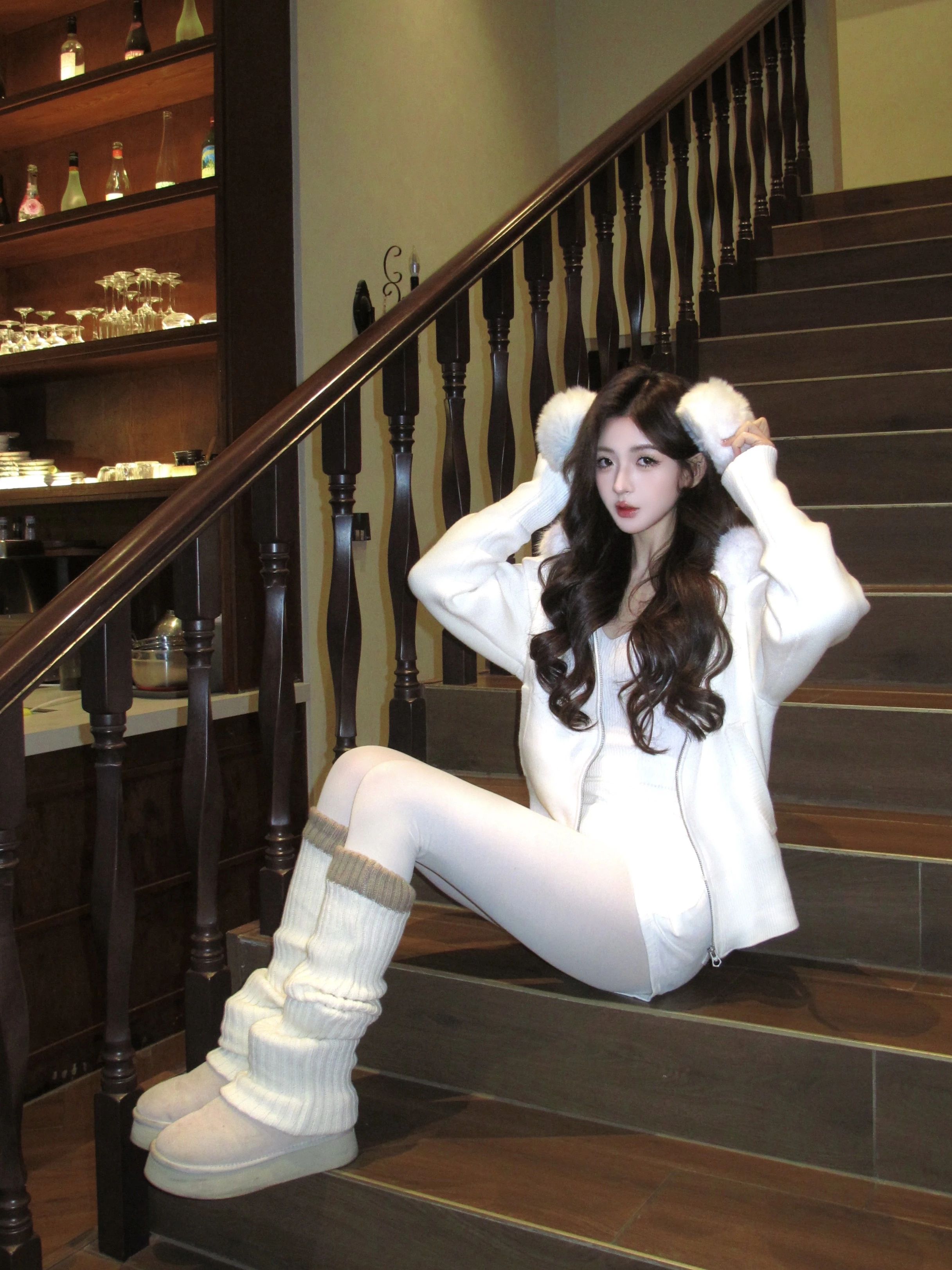 呢绒 H型 连帽领 中长袖 裘毛袖 薄云 幻蓝色 亮白色  - VALI鞋履AI设计主图