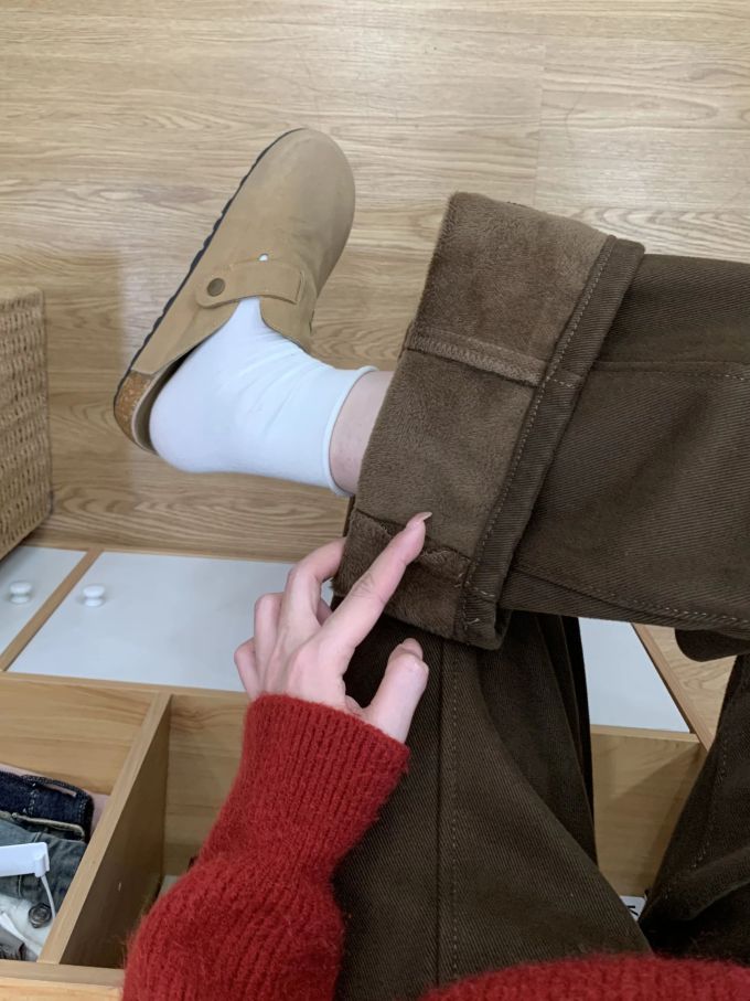 磨砂窗 柠檬胡椒 胡荽色 圆头 皮革 