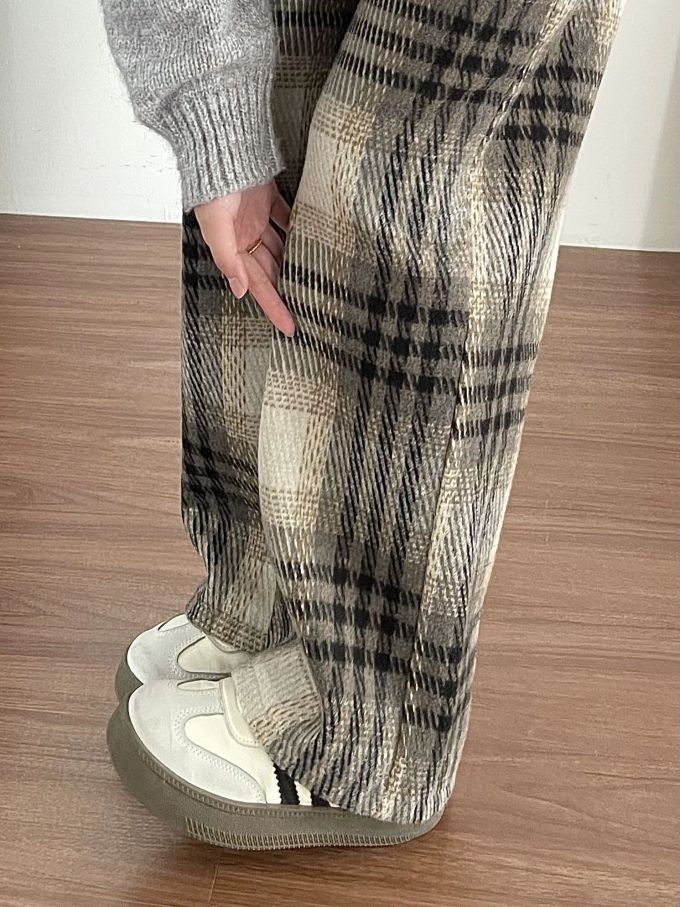 岩石灰 酸豆色 奶油奶油 