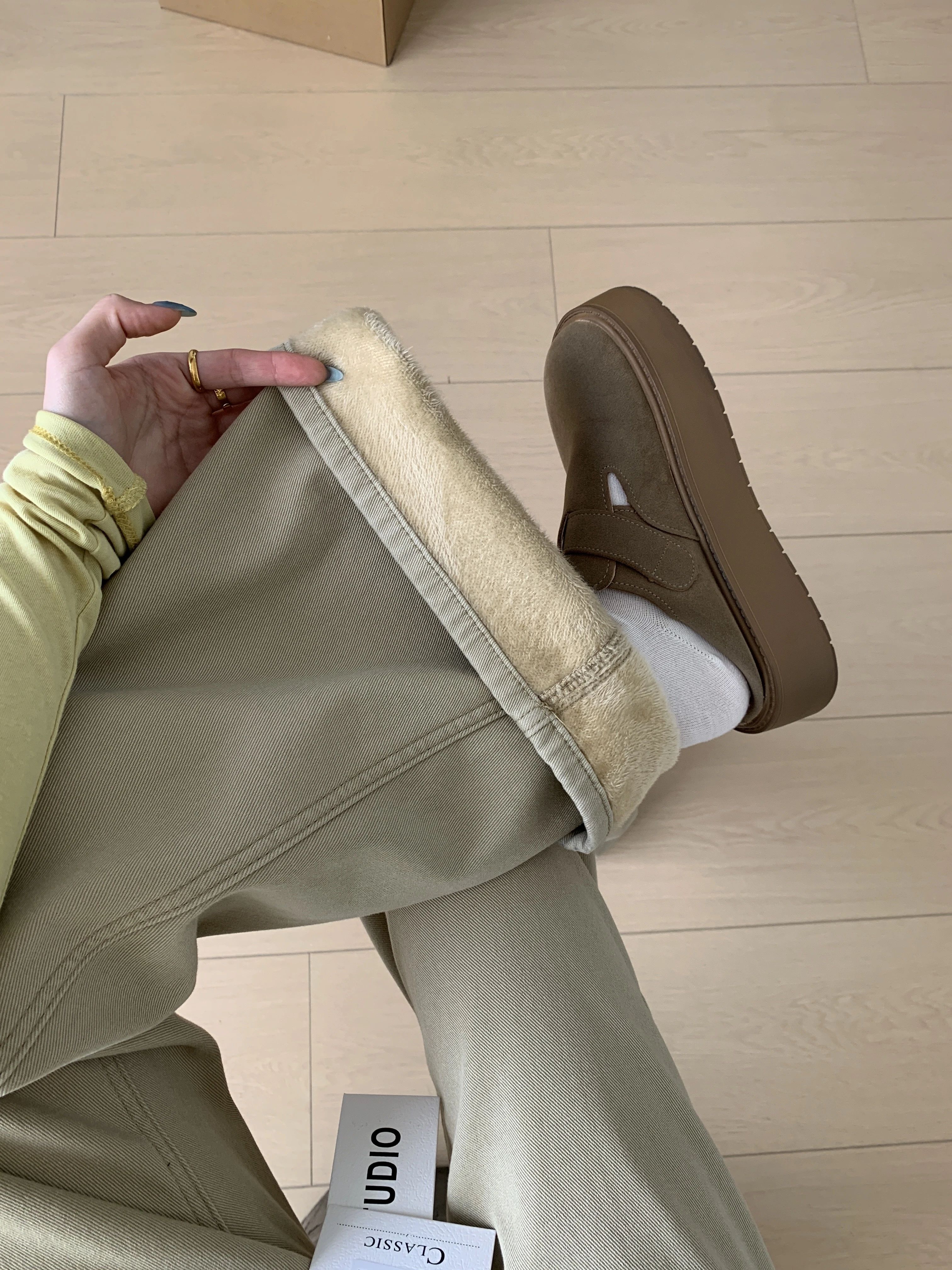 沙漠棕榈色 柚木色 暗土褐色 皮革  - VALI鞋履AI设计主图