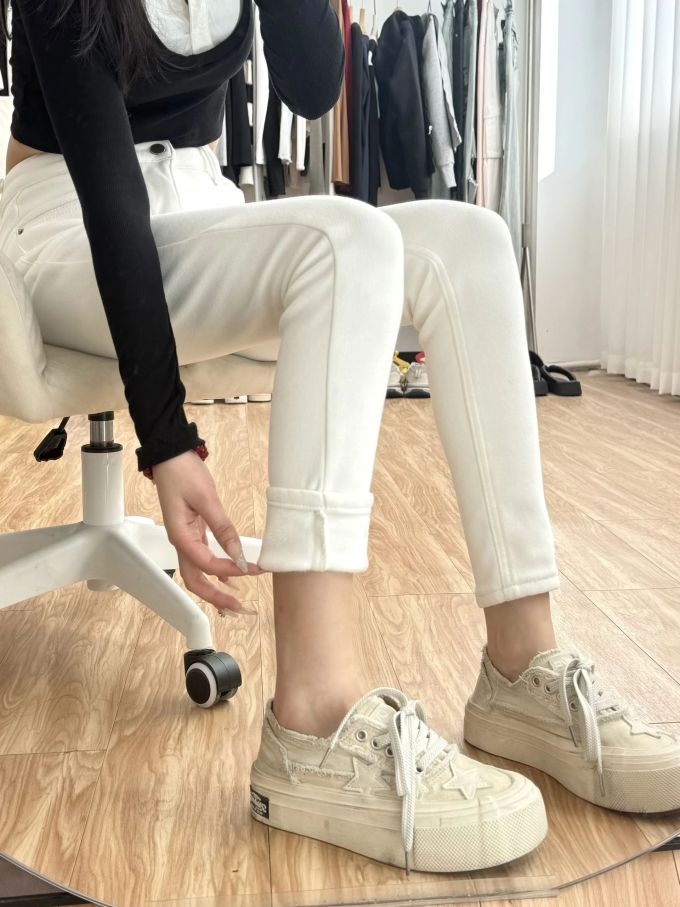 针织面料 雪白 燕尾服 浅灰色 