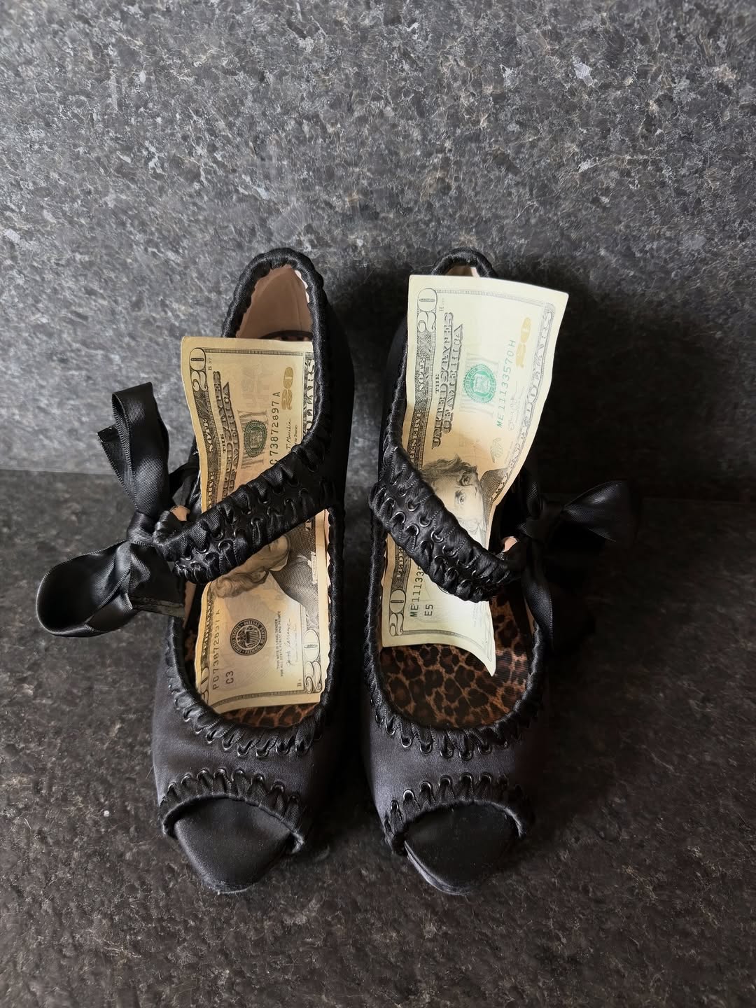 陨石色 咖啡褐色 林荫大道 圆头 浅口鞋  - VALI鞋履AI设计主图