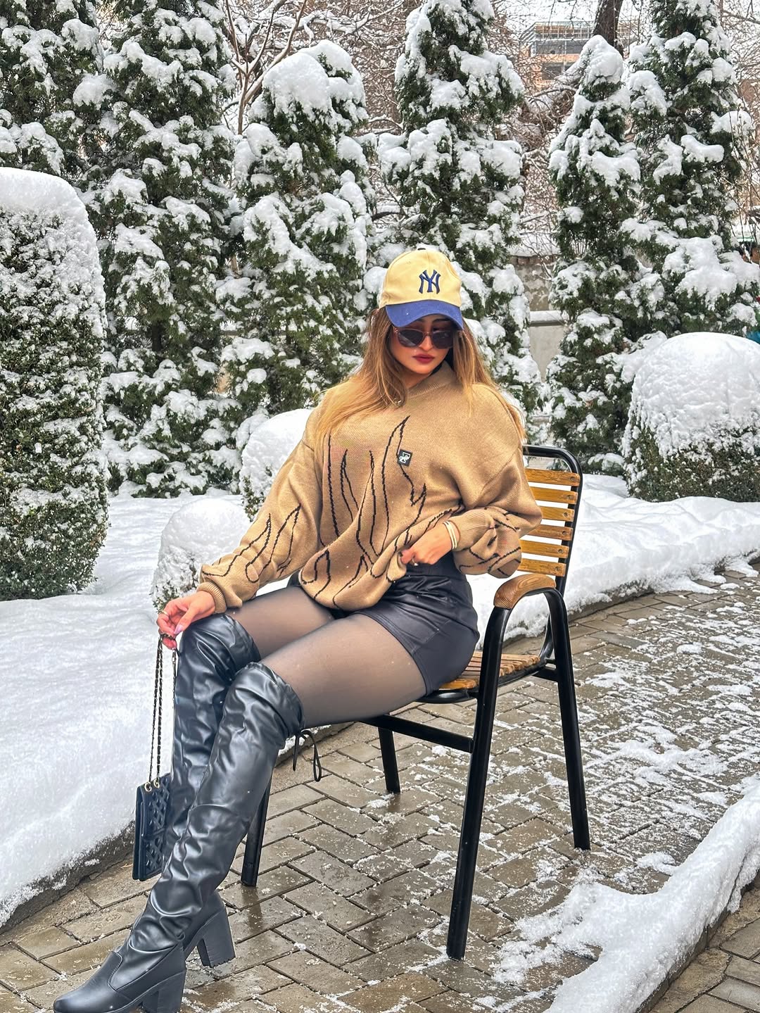 碳色 岩石边缘 深板岩色 尖头 皮革  - VALI鞋履AI设计主图