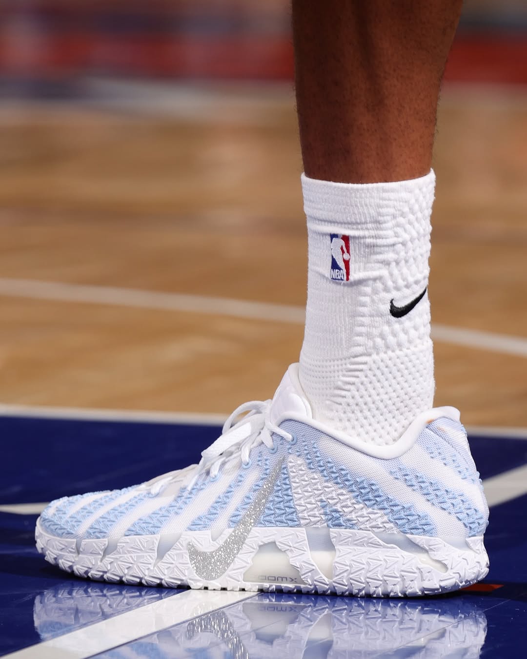 棉花糖奶油 灰丁香色 亮白色 低帮 系带 网面  - VALI鞋履AI设计主图