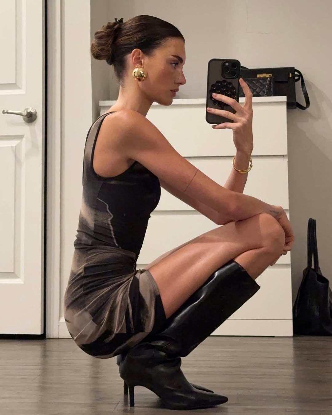 针织面料 S型 圆形领 无袖 满印&循环 抽褶 拼接 黑豆色 热软糖 巧克力棕  - VALI鞋履AI设计主图