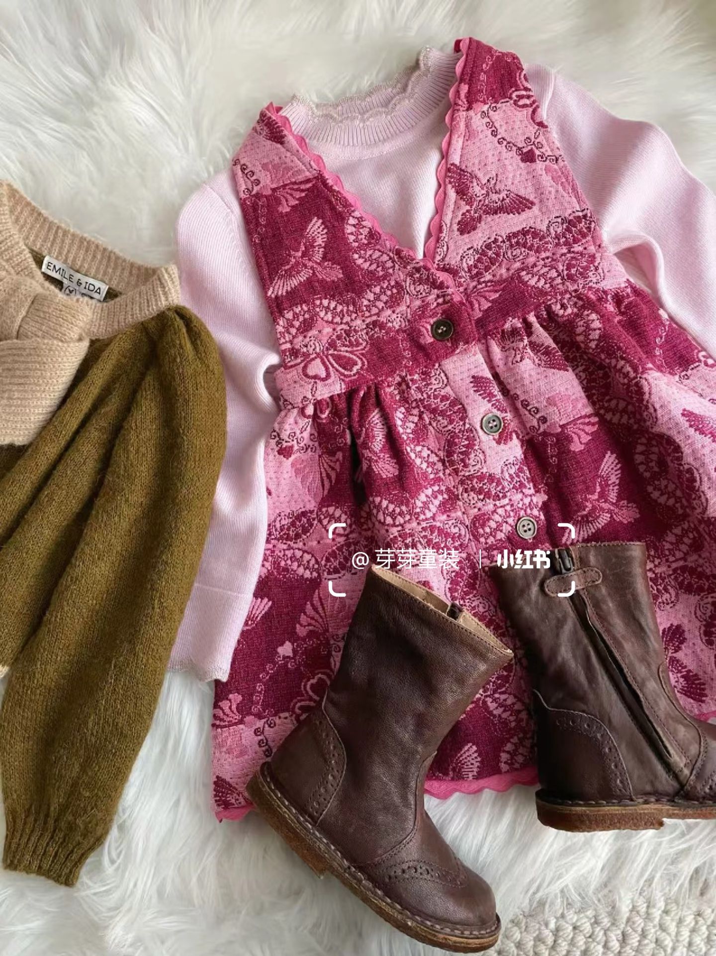 提花 H型 V领 中长袖 无袖 满印&循环 拼接 甜菜红 大黄果色 玫瑰酒色 基础扣饰  - VALI鞋履AI设计主图