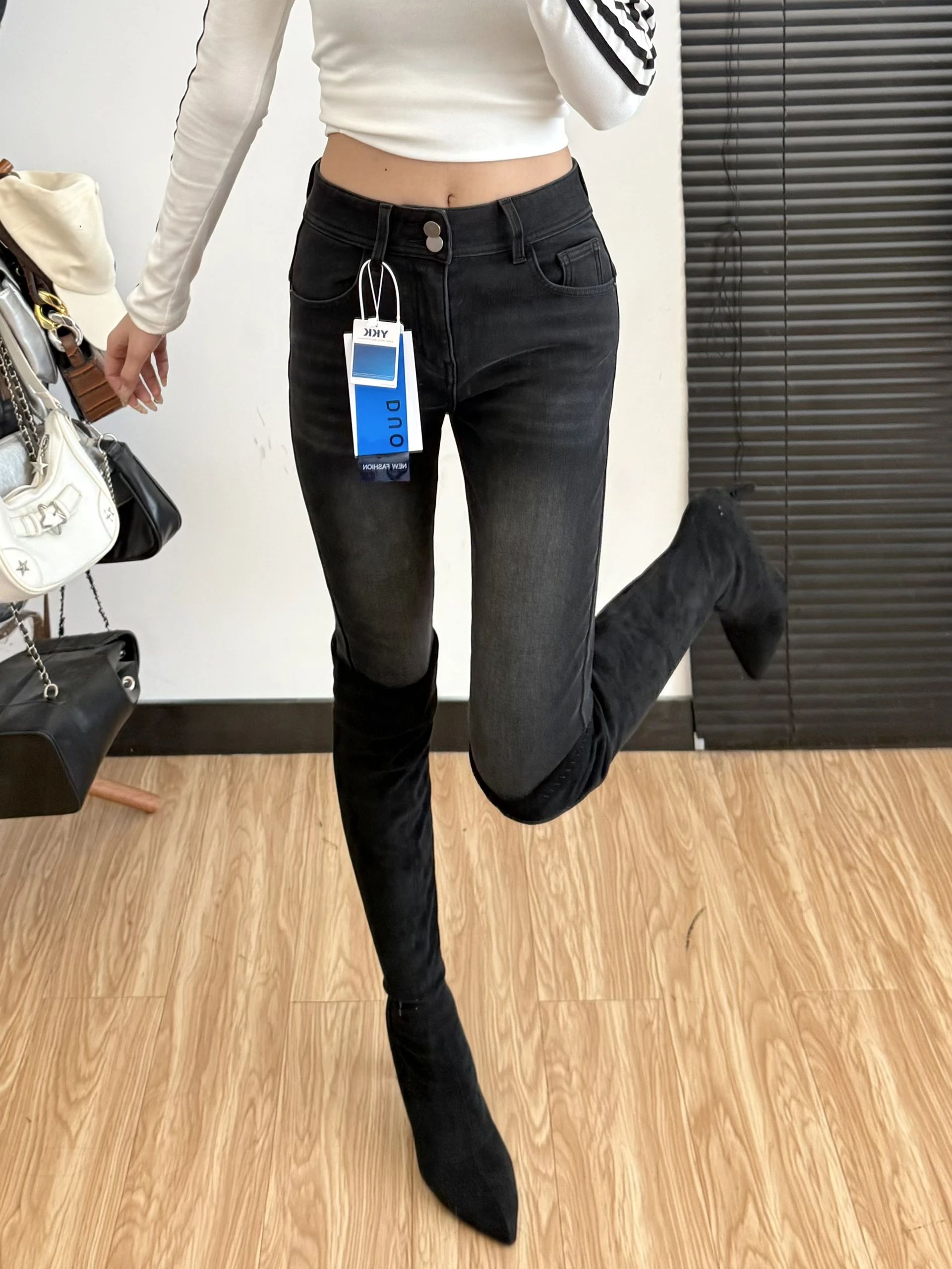 牛仔面料 洗水 陨石色 墨黑色 灯黑 基础扣饰  - VALI鞋履AI设计主图