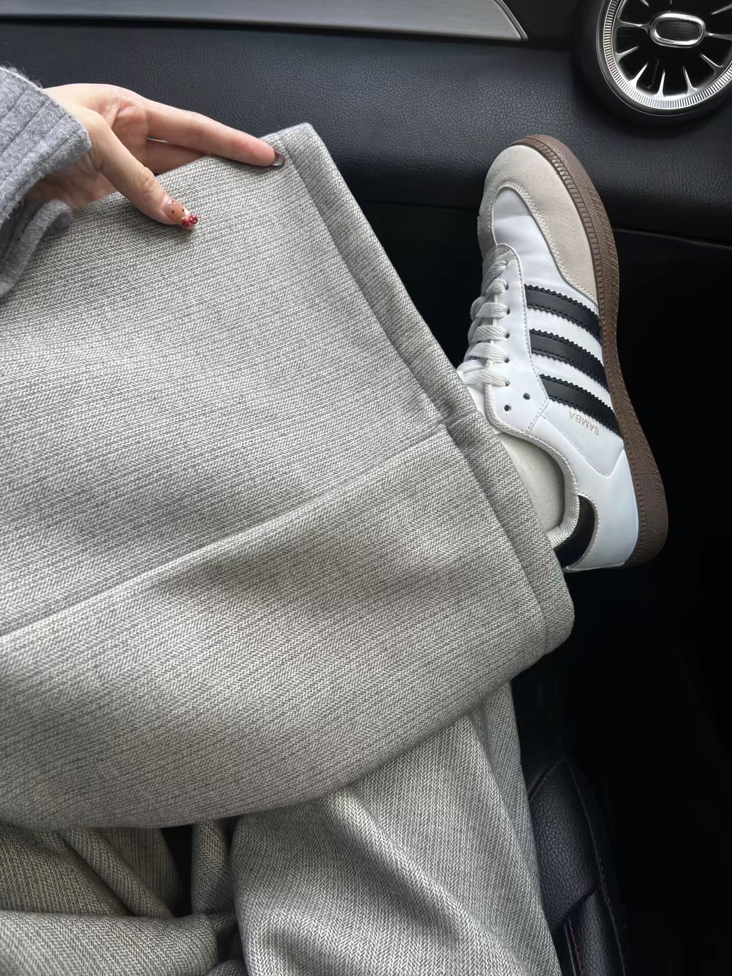 亮白 燕尾服 灌浆 低帮 系带 皮革  - VALI鞋履AI设计主图