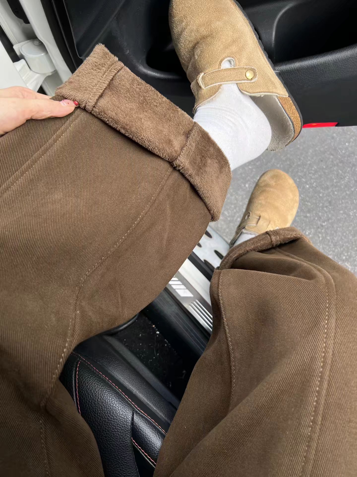 金羊毛色 薄云 古裙衬 圆头 低帮 袢扣 皮革  - VALI鞋履AI设计主图