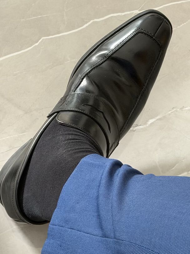 深洞 优雅 灯黑 方头 魔术贴 皮革  - VALI鞋履AI设计主图