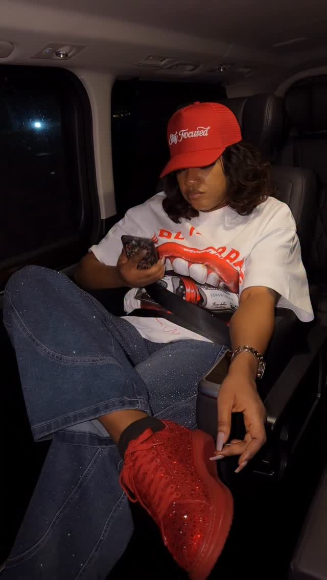 针织面料 H型 圆形领 短袖 基础袖 局部印染 字母 印花 海胆色 黑豆色 紫鸽 潮牌  - VALI鞋履AI设计主图