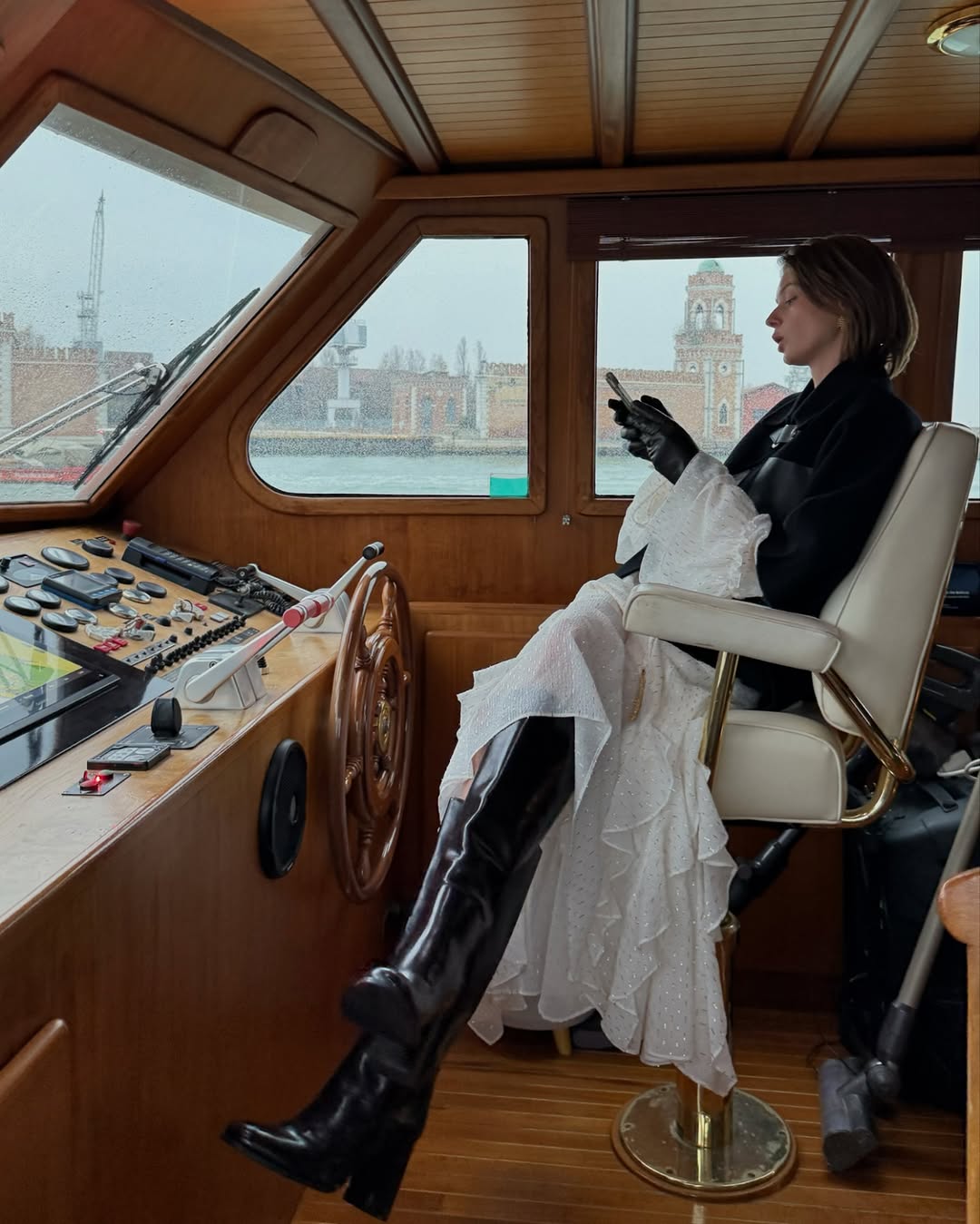 A型 荷叶边 轮廓灰 拉丝镍色 石灰色  - VALI鞋履AI设计主图