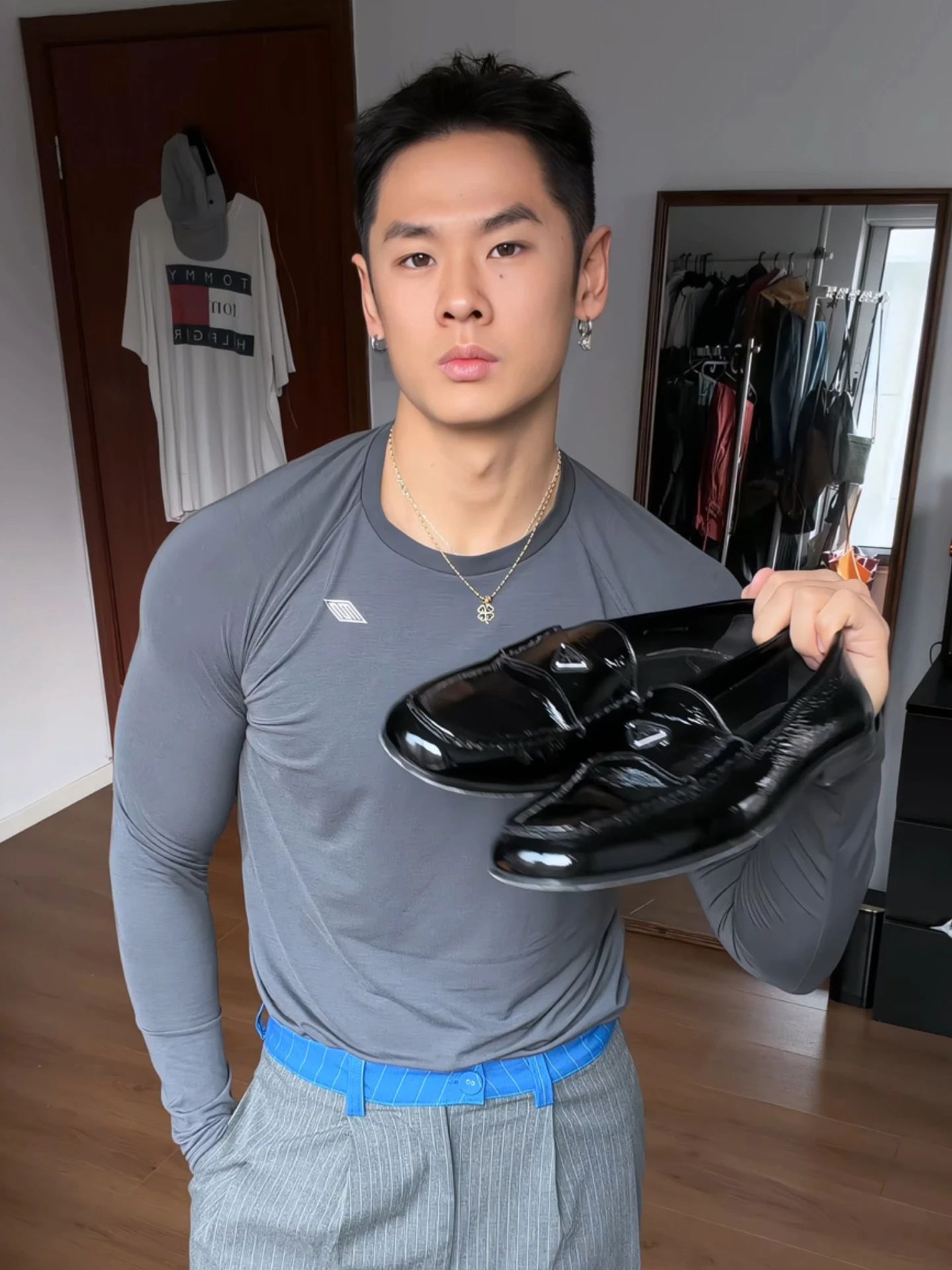 针织面料 圆形领 中长袖 基础袖 深灰蓝 燕尾服 蓝暴雪 成品腰带  - VALI鞋履AI设计主图