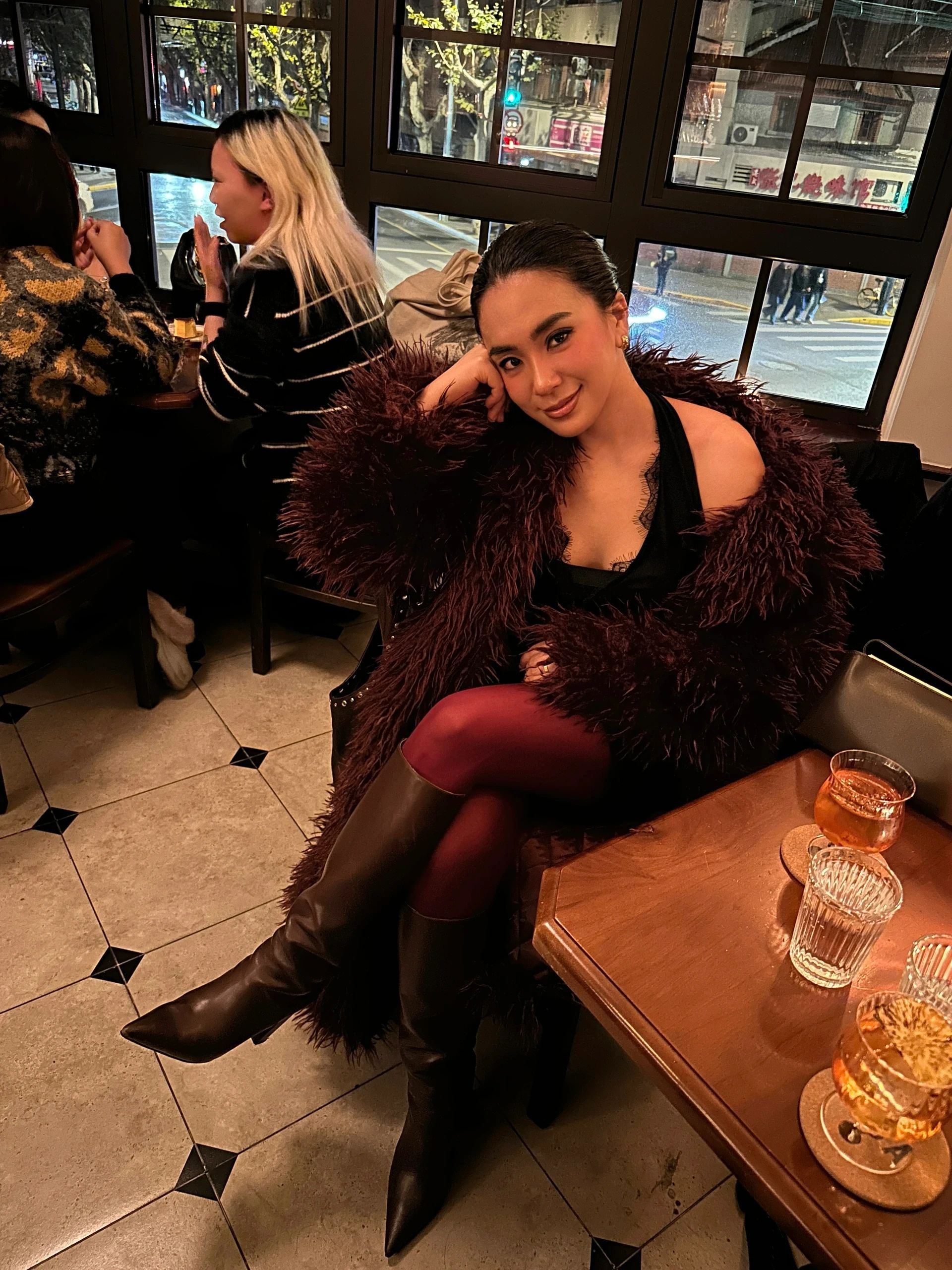 皮草面料 H型 连帽领 中长袖 裘毛袖 陨石色 烧结砖色 熏制辣椒粉  - VALI鞋履AI设计主图