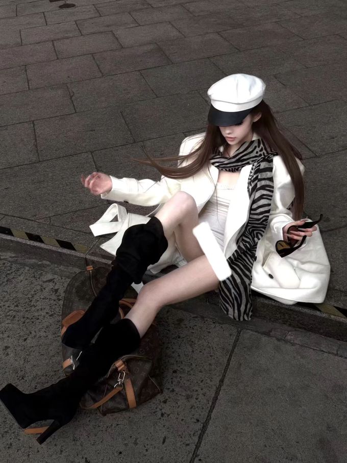 满印&循环 条纹/波纹 印花 钟乳石 燕尾服 灰色法兰绒 