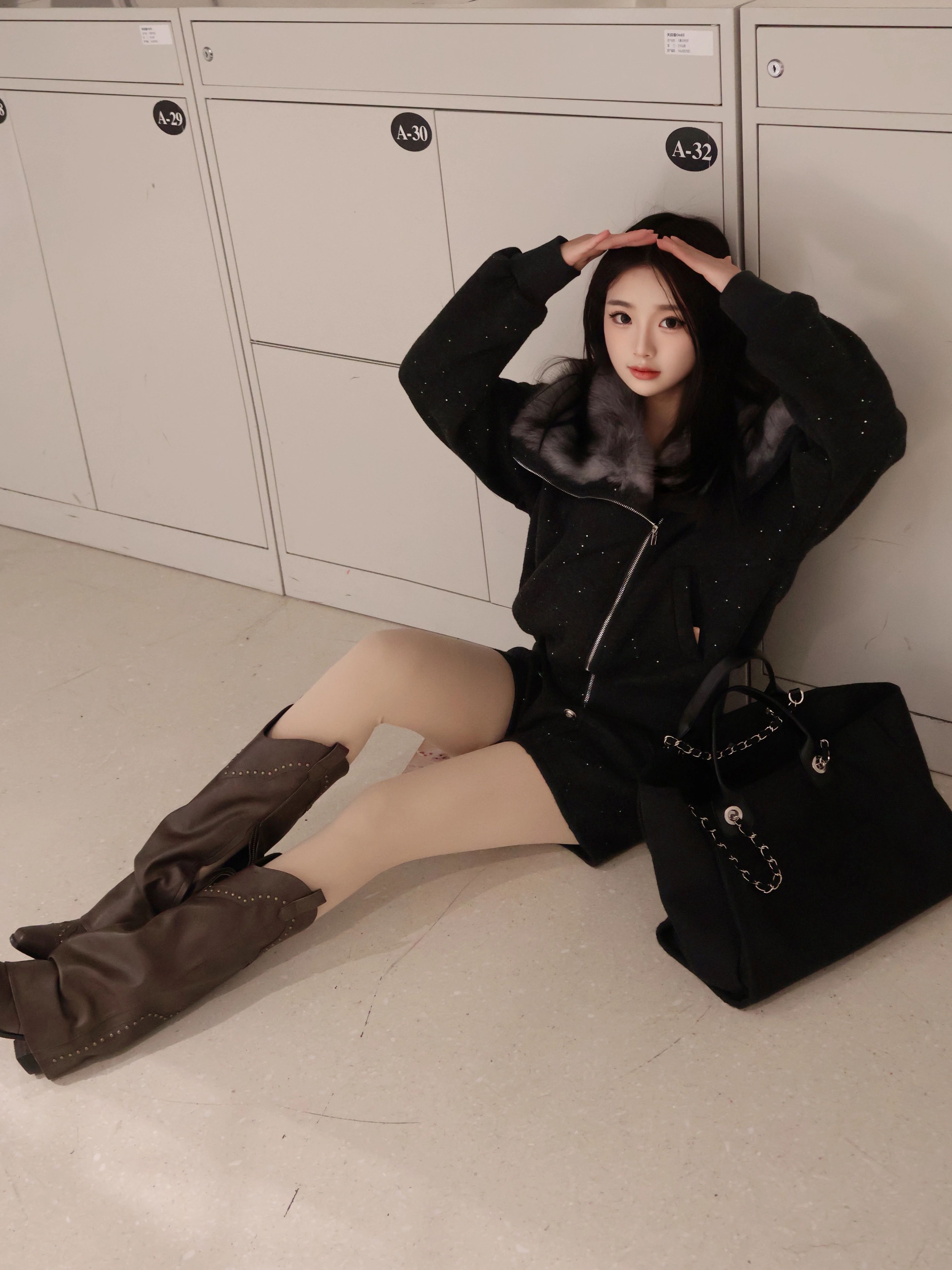 针织面料 连帽领 中长袖 基础袖 陨石色 鼹鼠色 功能拉链 基础拉链  - VALI鞋履AI设计主图