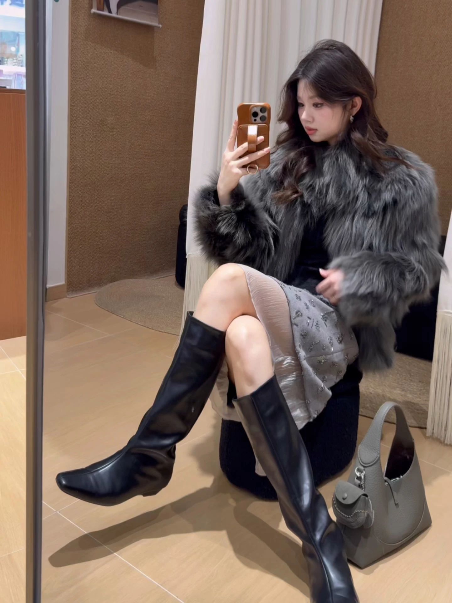 皮草面料 O型 裘毛袖 无烟煤色 黄貂鱼 灰色萤石  - VALI鞋履AI设计主图