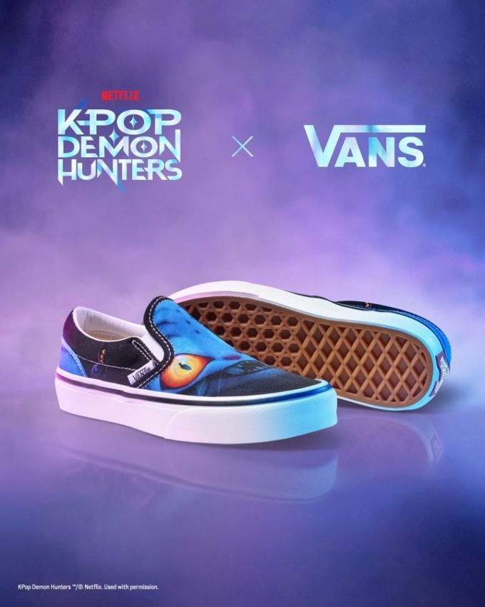 淡紫雾色 暗示 蔚蓝色 一脚蹬 布面 