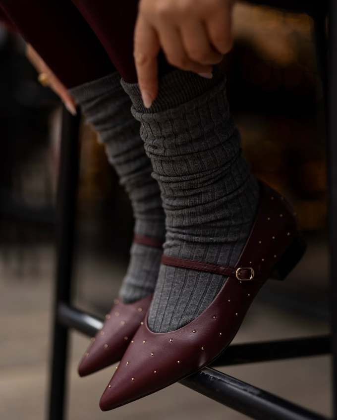 黑豆色 巧克力毛毛雨 不可穿透 尖头 袢扣 中口鞋 皮革 