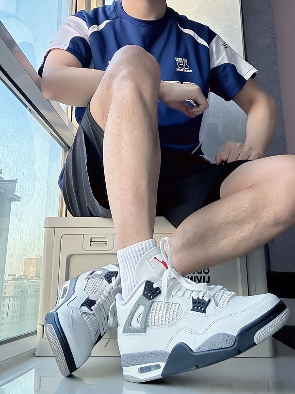 针织面料 圆形领 短袖 拼接袖 局部印染 拼接 印花 边缘装饰 信标蓝 方钠石蓝 领结蓝 