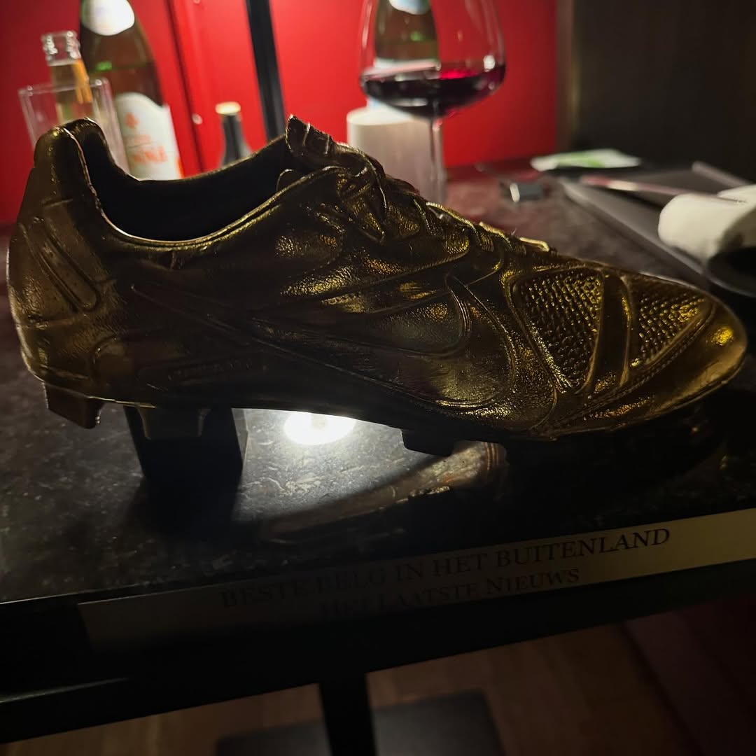 陨石色 沙漠棕榈色 褐绿色 圆头 低帮 系带 皮革  - VALI鞋履AI设计主图