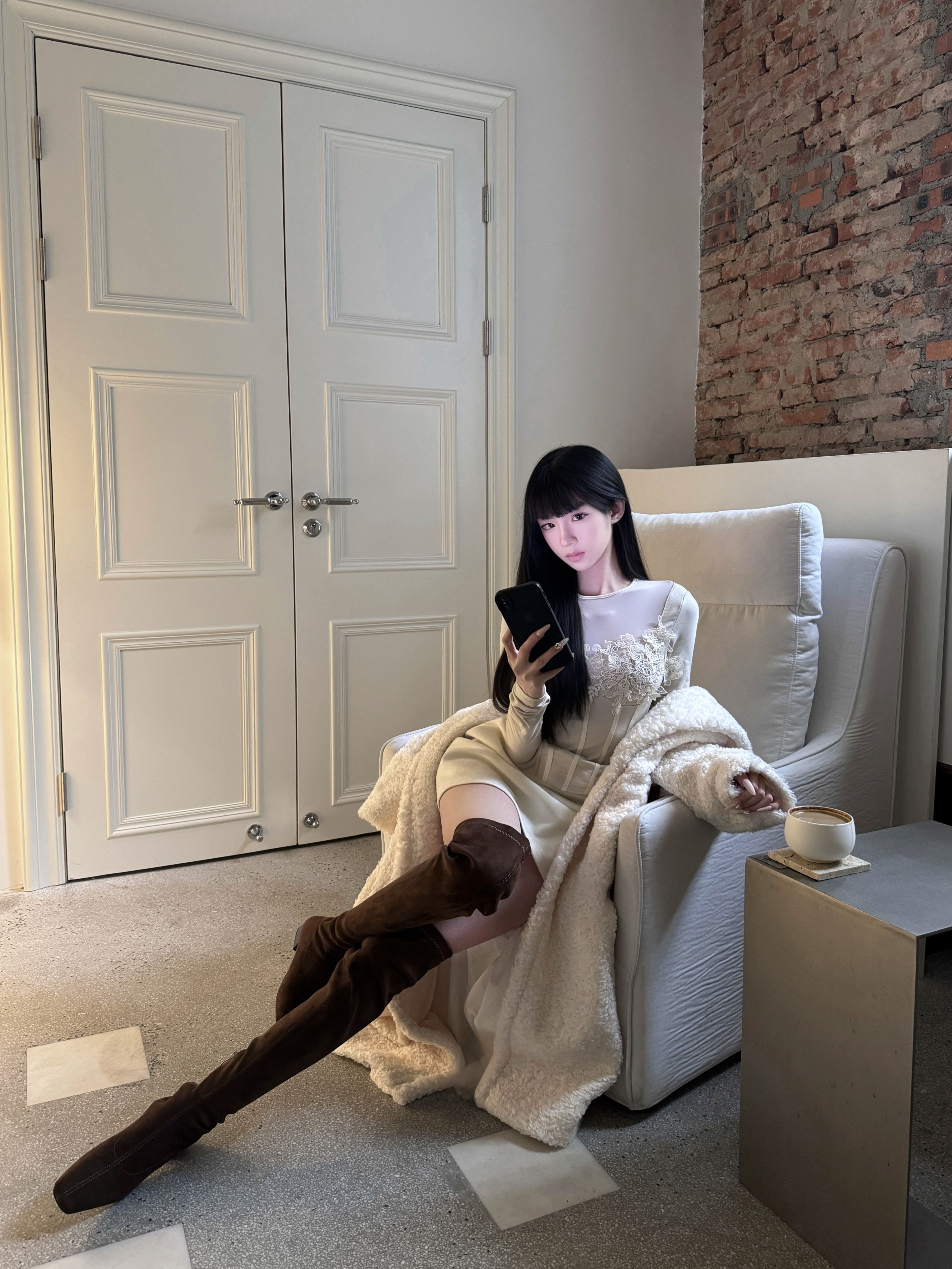 摇粒绒 H型 连帽领 中长袖 裘毛袖 拼接 核桃色 咖啡褐色 落石色  - VALI鞋履AI设计主图