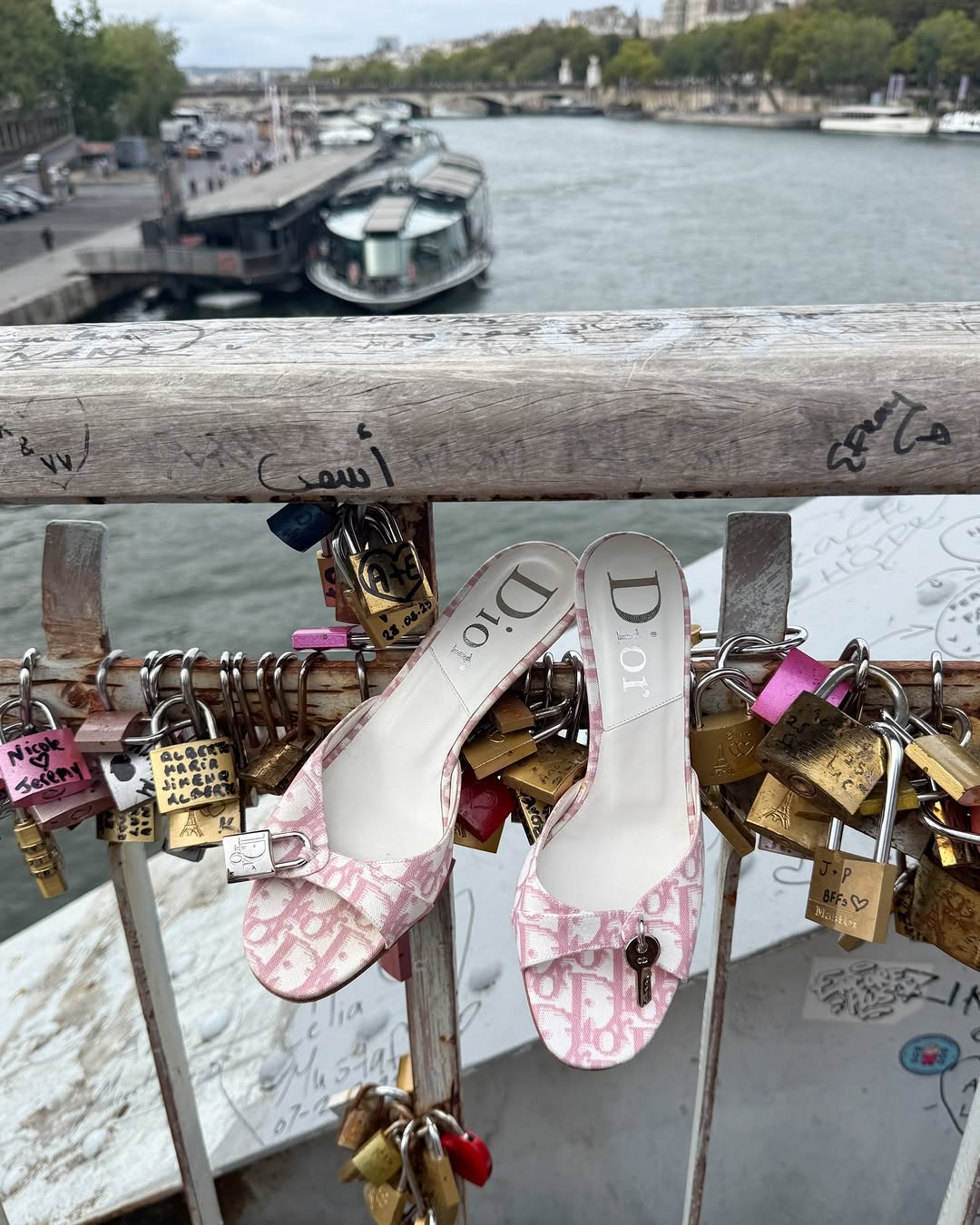 高跟 粗跟 香雪球色 香槟白 钟乳石 无帮 布面  - VALI鞋履AI设计主图