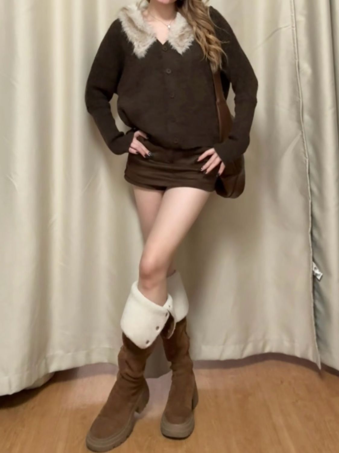 翻领 中长袖 基础袖 拼接 咖啡褐色 玉米饼 水泥灰 毛条 基础扣饰  - VALI鞋履AI设计主图