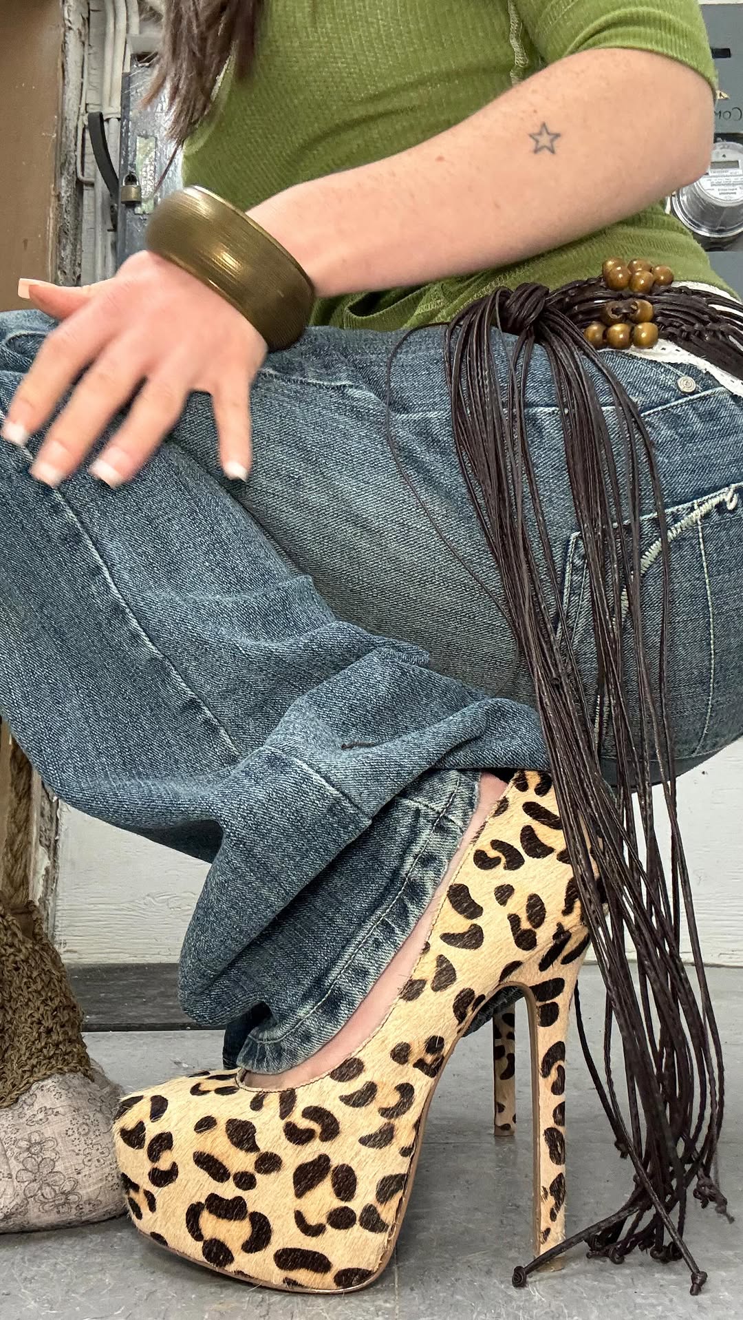 高跟 粗跟 咖啡褐色 阿芬宾舍犬 乳酪色 圆头 低帮 一脚蹬 浅口鞋 皮革  - VALI鞋履AI设计主图