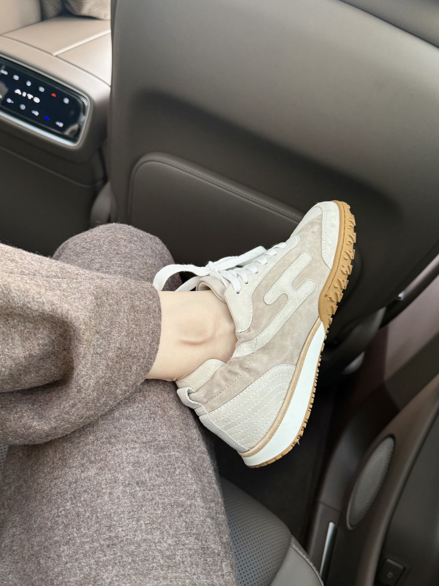 夏雨色 燕麦色 半透明 低帮 系带 布面  - VALI鞋履AI设计主图