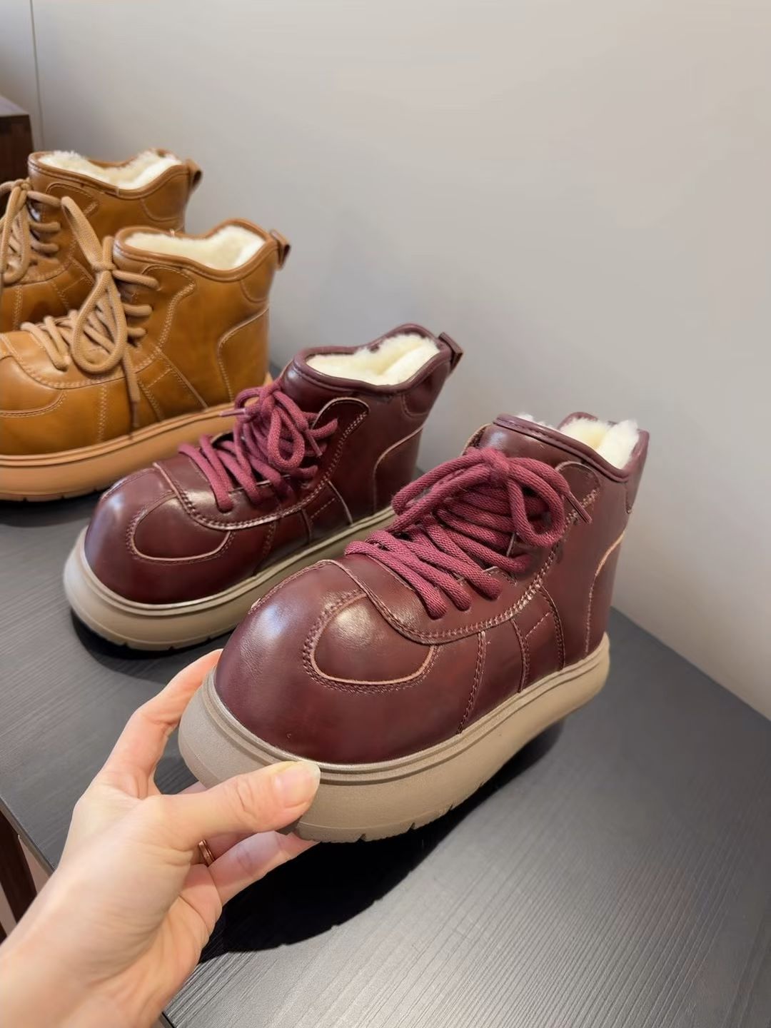 茜棕红 烧结砖色 红木色 高帮 系带 皮革  - VALI鞋履AI设计主图