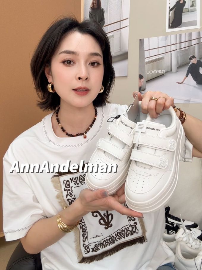 针织面料 圆形领 中袖 基础袖 局部印染 字母 印花 蛋白 香雪球色 沙白色 