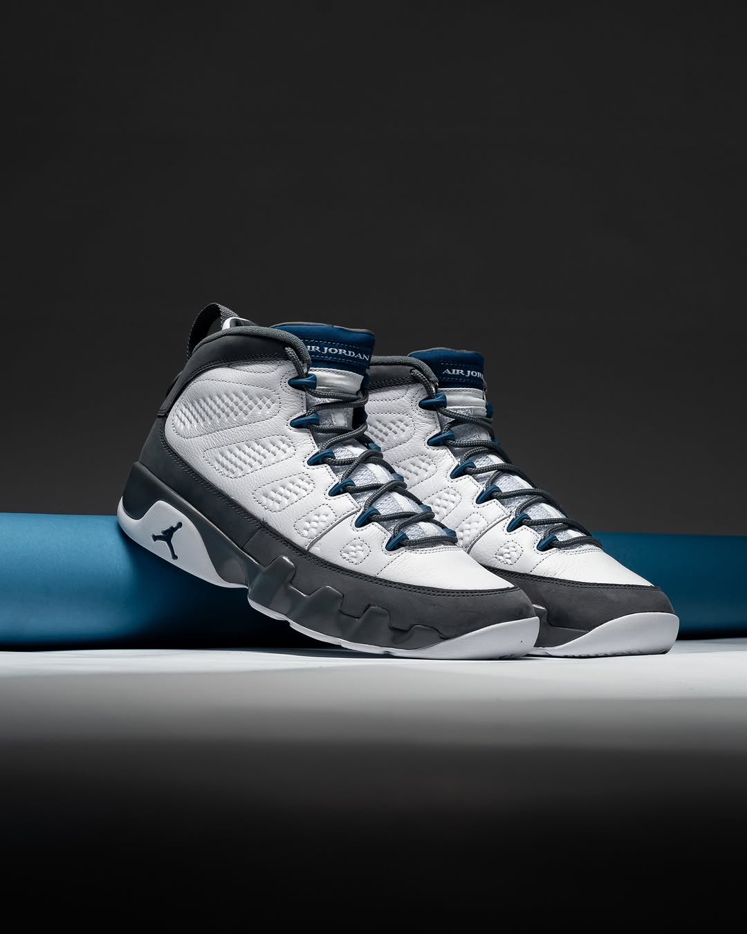 碳色 古裙衬 薄云 高帮 系带 皮革  - VALI鞋履AI设计主图