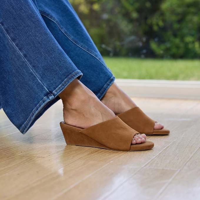 高跟 坡跟 淡赤黄色 焦糖咖啡色 猫鼬 无帮 皮革 