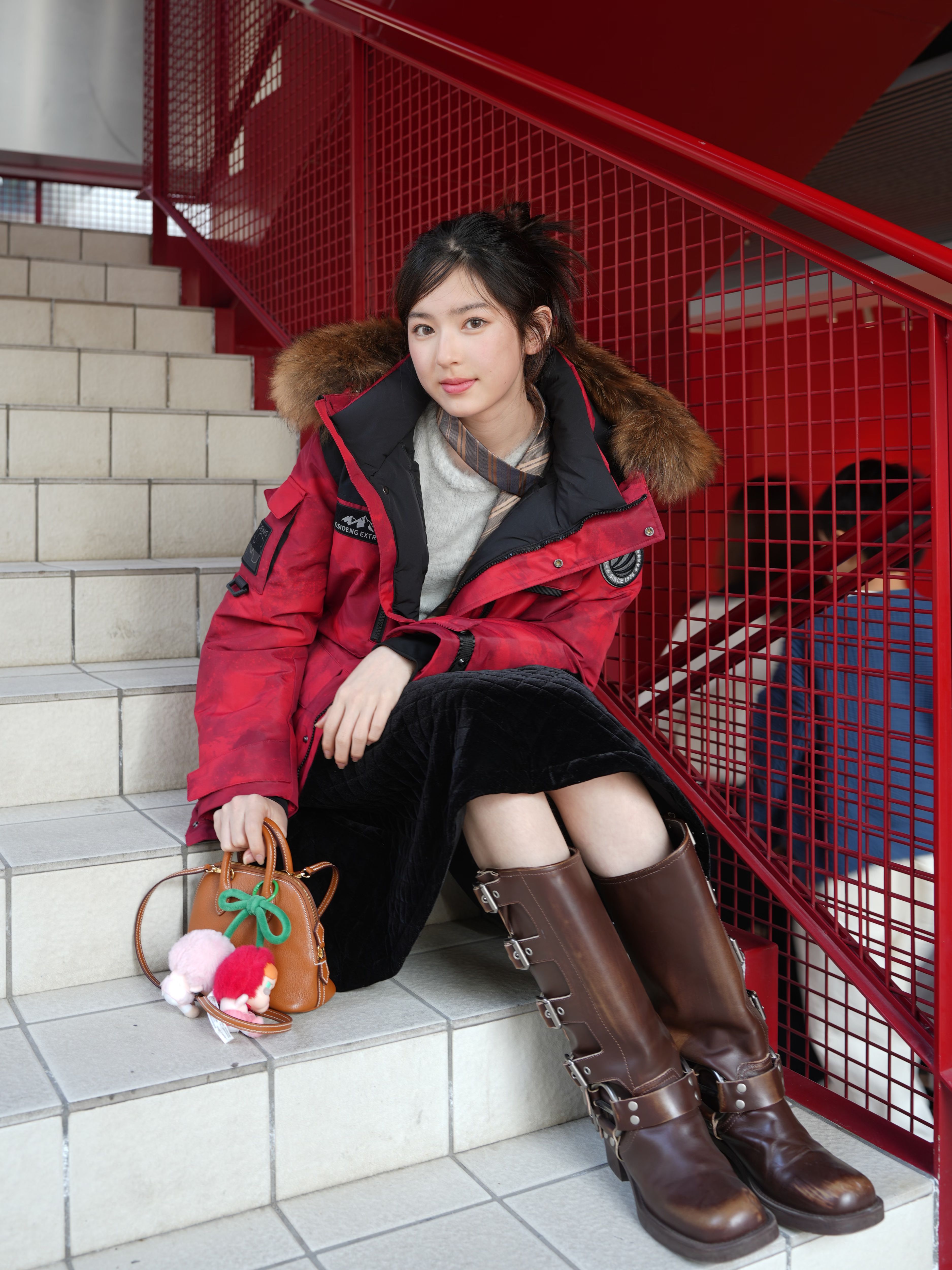 防护功能 连帽领 中长袖 满印&循环 贴布绣 燕尾服 滑板车红 浆果风车 毛条 徽章 基础拉链  - VALI鞋履AI设计主图