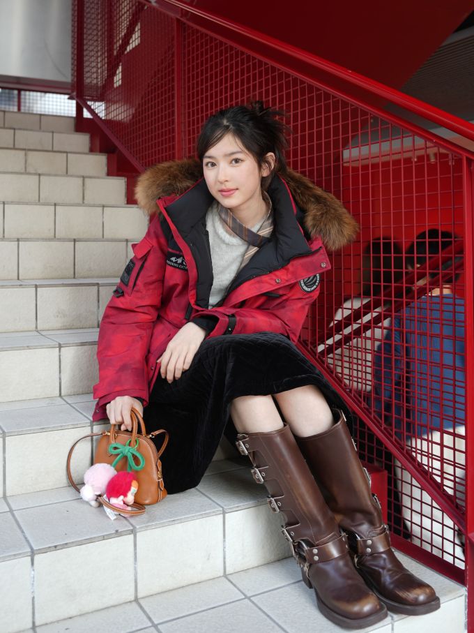 防护功能 连帽领 中长袖 满印&循环 贴布绣 燕尾服 滑板车红 浆果风车 毛条 徽章 基础拉链 