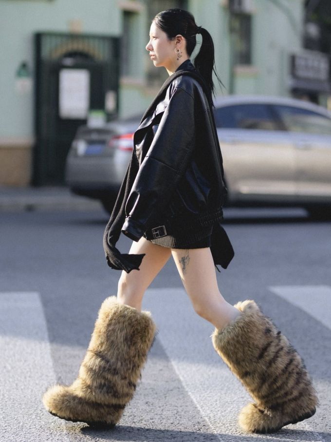 皮革面料 翻领 中长袖 基础袖 燕尾服 亮白色 复古运动 